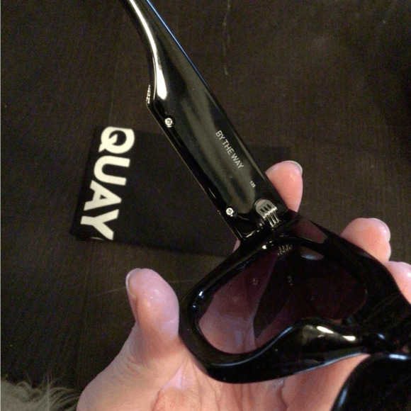 NEW ! Rare Quay By The Way Black n gold Sunglasses